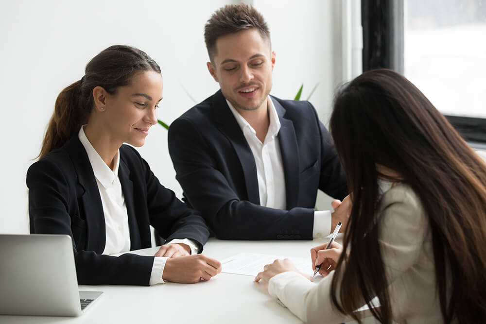 job-candidate-closing-deal-with-potential-employers